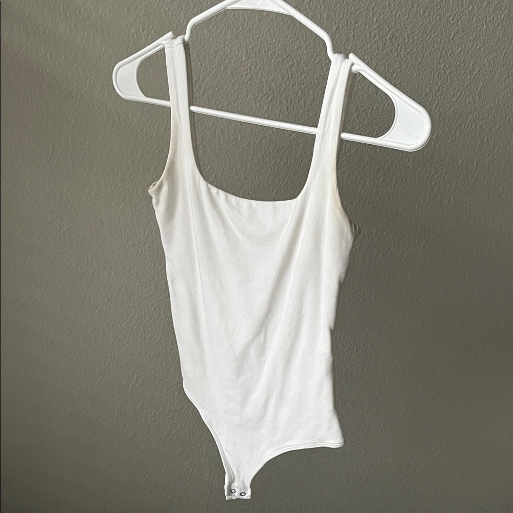 3/$15 Abercrombie & Fitch White Scoop Neck Bodysuit